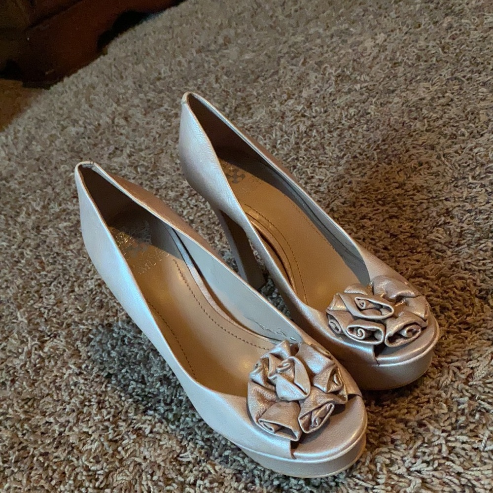 Beautiful beige/gold Vince camuto heels, never been worn